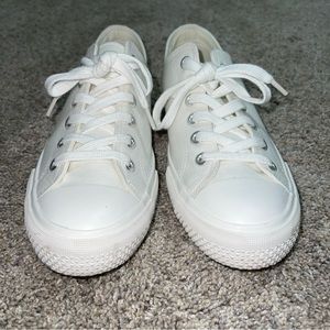 Sincerely Jules Size 8.5M Women's Vince White Lace Up Low Top Round Toe Sneakers